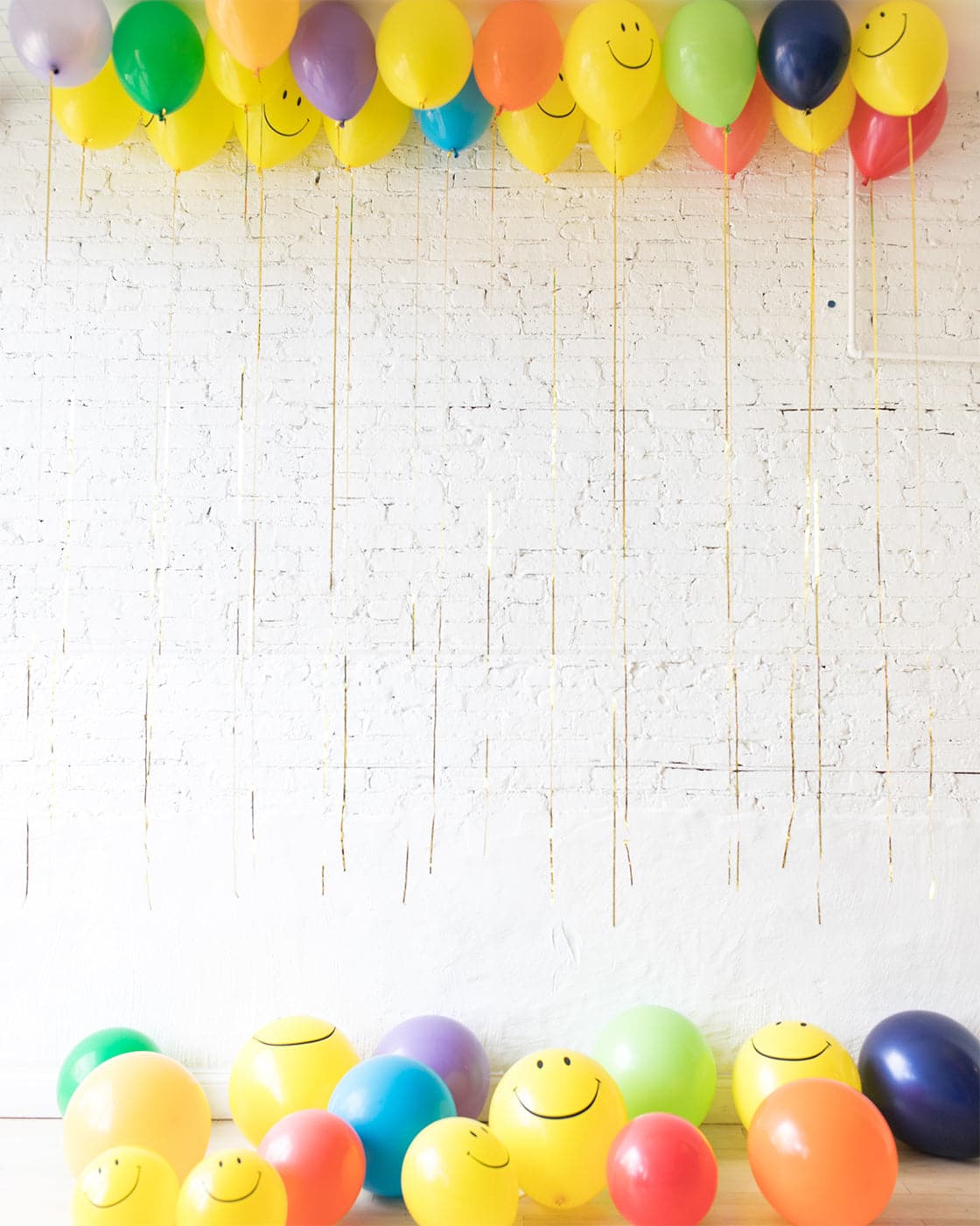 GIFT-Multicolor Palette with Happy Face Ceiling Balloon and Floor Balloon Set | Purchase